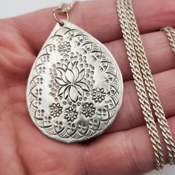 30 Inch 925 Sterling Silver Beautiful Carved Floral Large Pendant Necklace - Picture 3 of 7